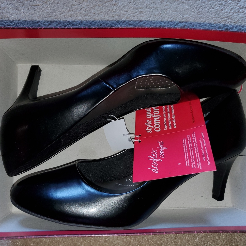 Black dress pumps